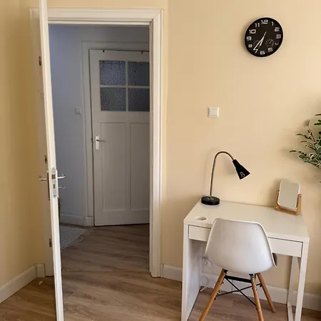 Spacious Cosy With Private Bathroom 招待所 *